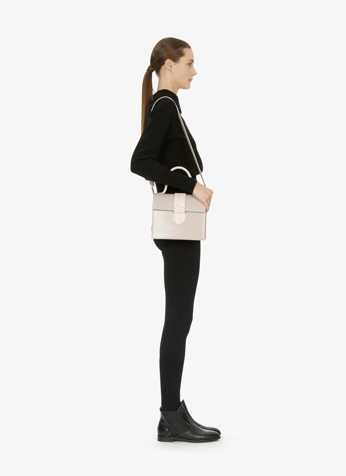 Leonie 23 Handbag ALAÏA PEARL LEONIE 23 HANDBAG